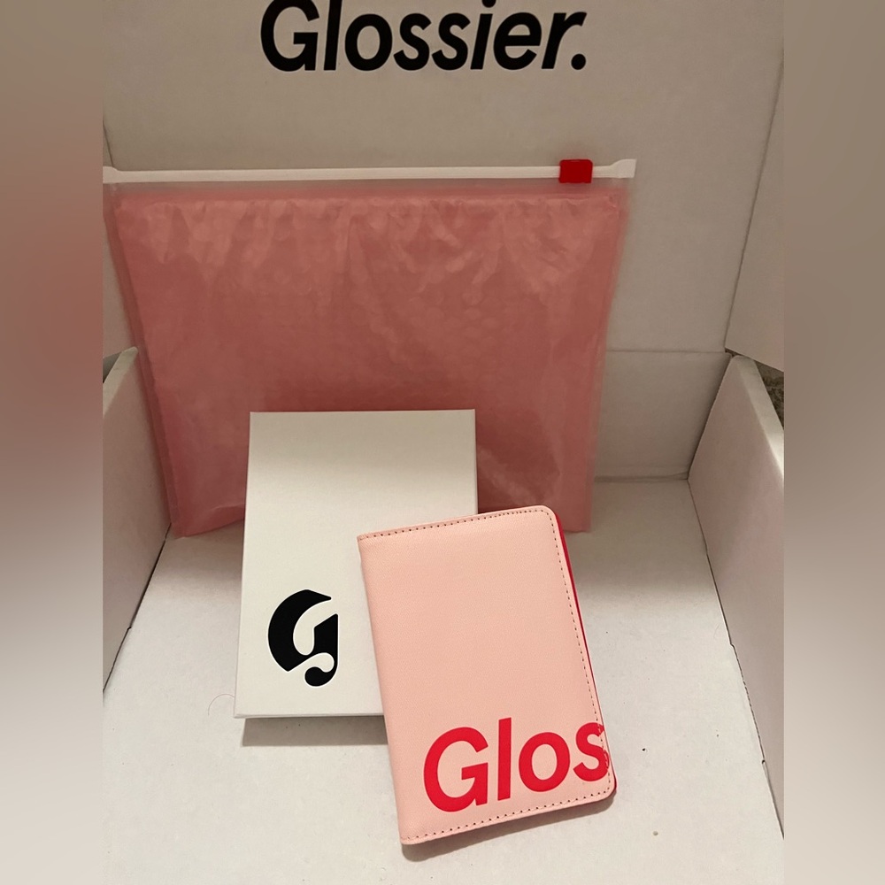 NIB VERY RARE, GLOSSIER London Passport holder/wallet - Limited Edition